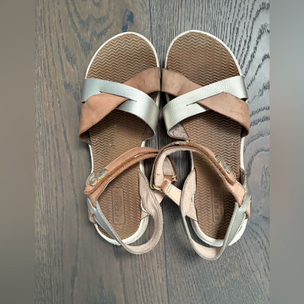 Sperry brand girls sandals sz 4 very good condition